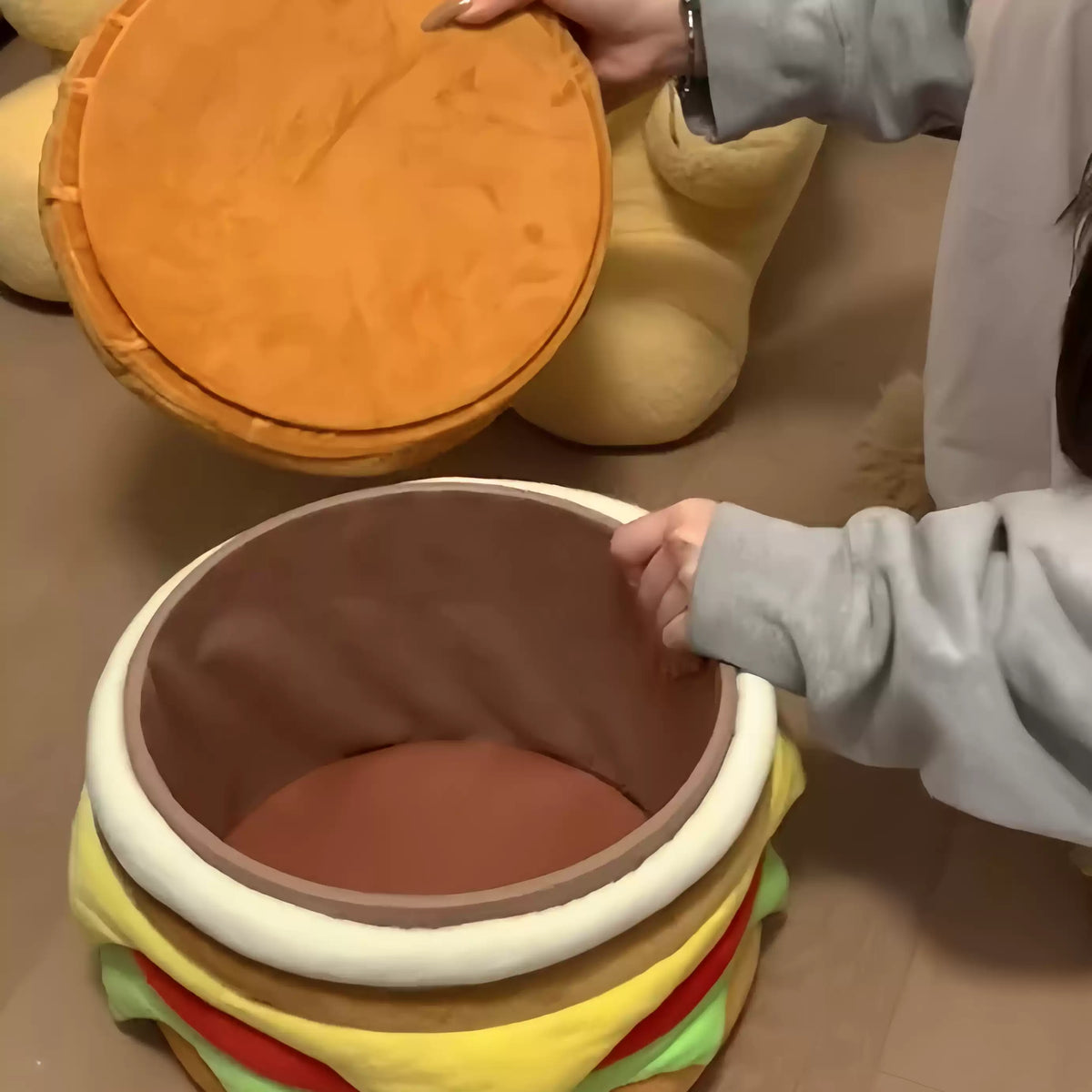 Hamburger Ottoman Space Organizer Chair