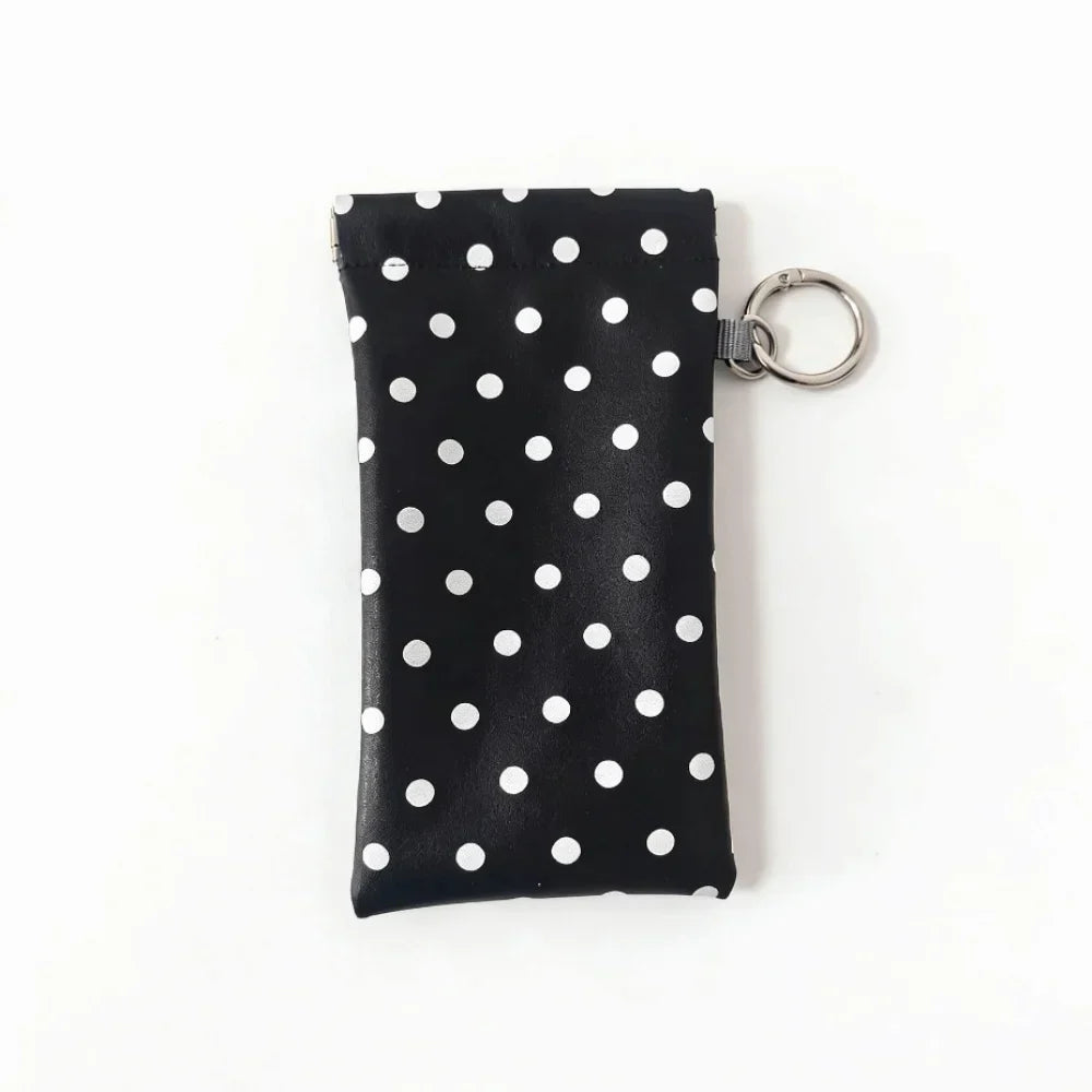 Snap-Close Magnetic Glasses Carry Pouch